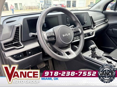 Used 2025 Kia Sportage LX AWD/4WD image 12