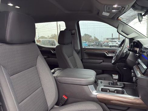 Used 2024 Chevrolet Silverado 1500 LT Trail Boss w/ Convenience Package II AWD/4WD image 9
