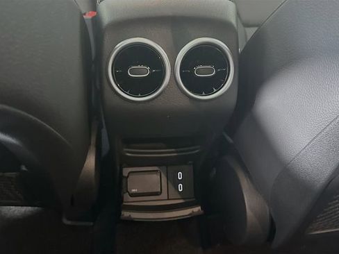 Used 2026 Mercedes-Benz GLB 250 image 24