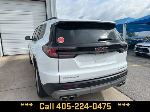 Used 2026 GMC Acadia Elevation w/ Elevation Premium Package FWD image 9