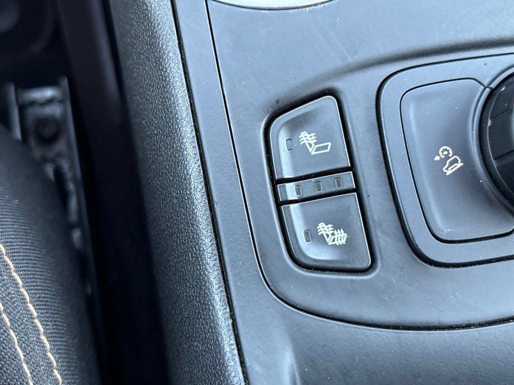 Used 2019 GMC Terrain SLE w/ Driver Convenience Package AWD/4WD image 17