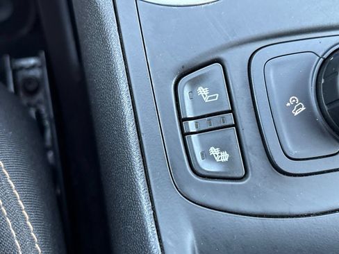 Used 2019 GMC Terrain SLE w/ Driver Convenience Package AWD/4WD image 17
