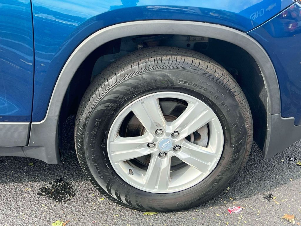 Used 2019 Chevrolet Trax LT w/ LT Convenience Package AWD/4WD image 12