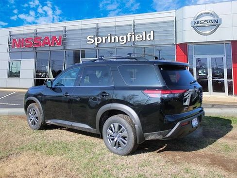 New 2025 Nissan Pathfinder SV image 4