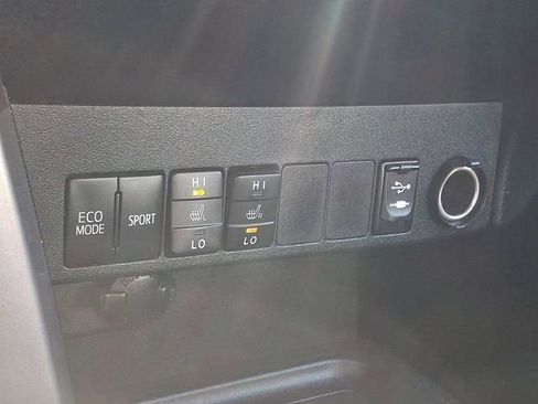 Used 2016 Toyota RAV4 Limited AWD/4WD image 24
