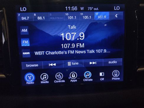 Used 2017 Chrysler Pacifica Touring-L FWD image 25