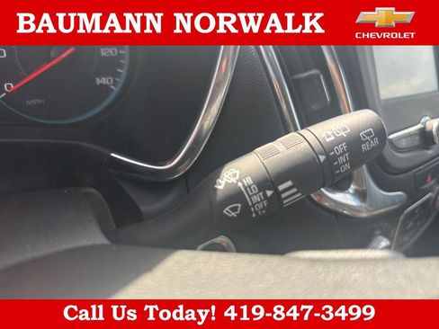 Used 2018 Chevrolet Equinox LT FWD image 11