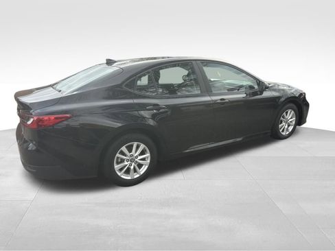 Used 2025 Toyota Camry LE image 19