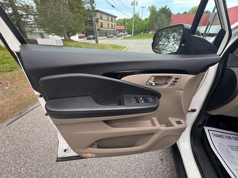 Used 2019 Honda Pilot Touring image 17