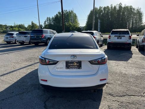 Used 2019 Toyota Yaris LE image 6