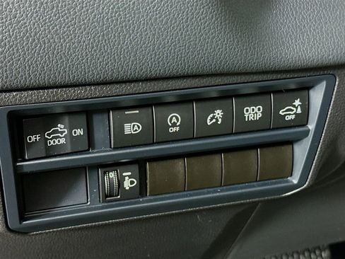 Used 2025 Toyota Tundra Limited image 10