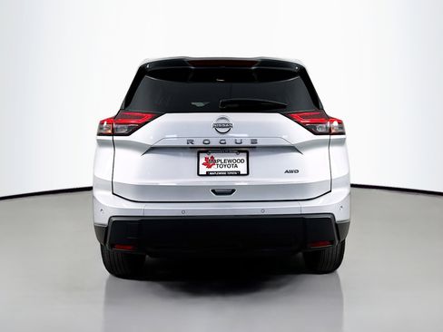Used 2025 Nissan Rogue SV AWD/4WD image 6