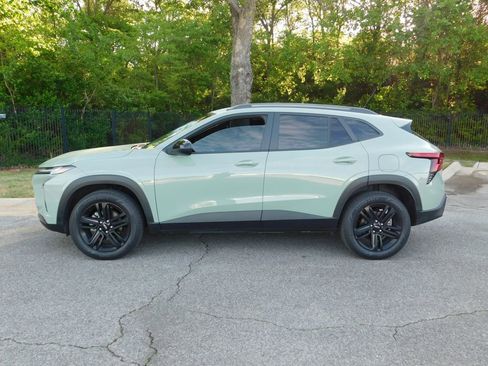 Certified 2025 Chevrolet Trax ACTIV w/ Driver Confidence Package FWD image 2