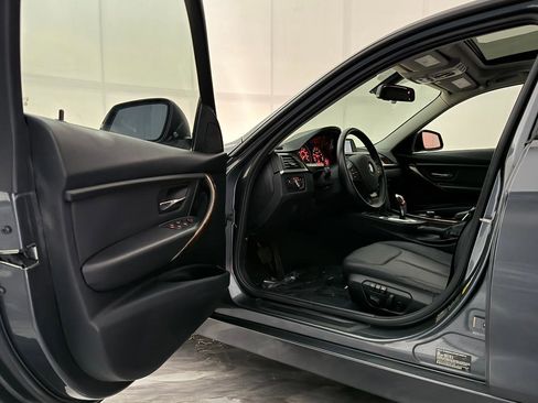 Used 2014 BMW 320i xDrive Sedan AWD/4WD image 16