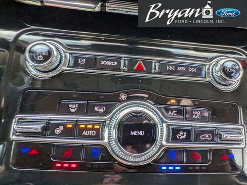 Used 2022 Lincoln Corsair AWD w/ Premium Package image 31