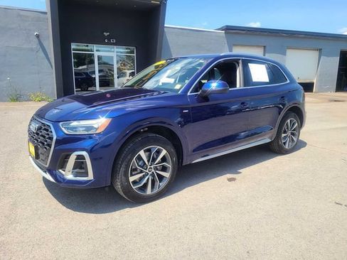 Used 2023 Audi Q5 2.0T Premium w/ Convenience Package AWD/4WD image 2