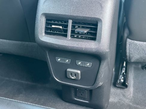 Used 2019 Chevrolet Equinox Premier FWD image 17