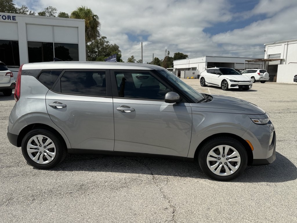 Certified 2022 Kia Soul LX FWD image 4