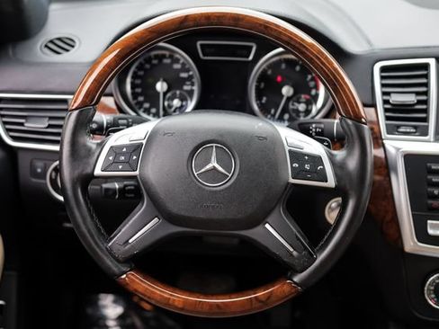 Used 2013 Mercedes-Benz GL 550 4MATIC image 33