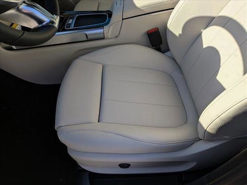 New 2026 Mercedes-Benz GLB 250 image 4