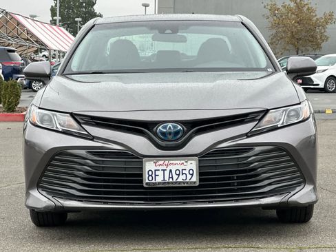 Used 2018 Toyota Camry LE image 10