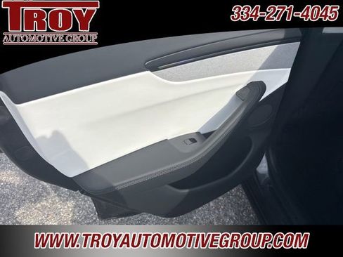 Used 2026 Tesla Model Y 2WD image 19