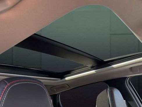 Used 2025 Nissan Kicks SR w/ SR Premium Package image 13