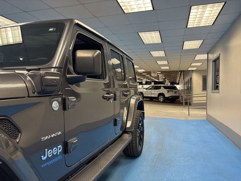 Used 2022 Jeep Wrangler Unlimited Sahara w/ Cold Weather Group image 18