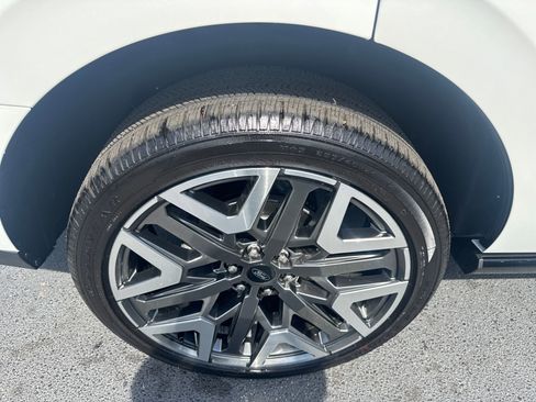 New 2026 Ford Expedition Platinum w/ Platinum Ultimate Package AWD/4WD image 10