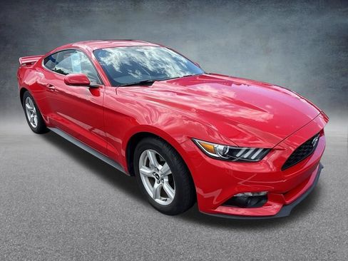 Used 2015 Ford Mustang Coupe RWD image 3