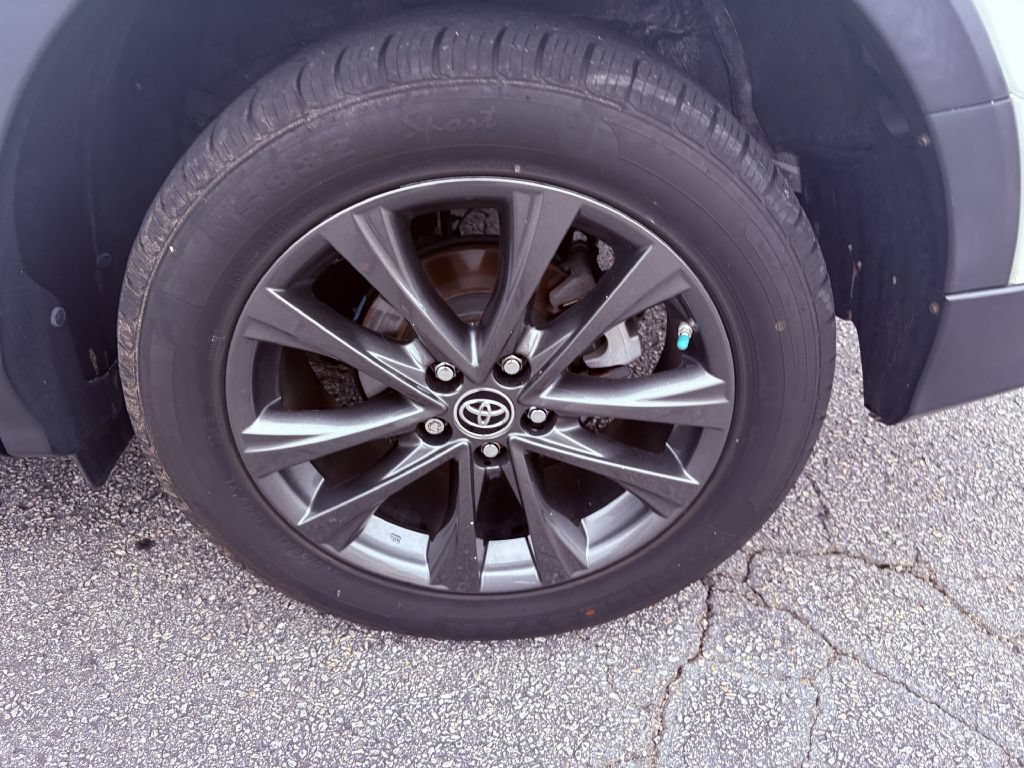 Used 2018 Toyota RAV4 Limited FWD image 15