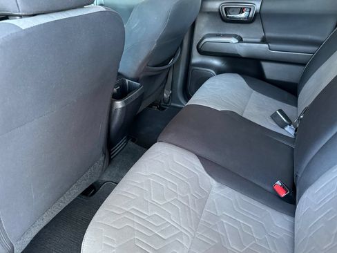 Used 2020 Toyota Tacoma TRD Sport w/ Technology Package RWD image 13