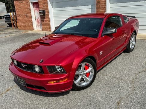 Used 2009 Ford Mustang GT RWD image 6