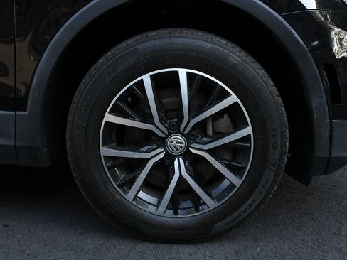 Used 2021 Volkswagen Tiguan SE image 4