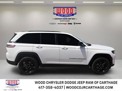 Used 2024 Jeep Grand Cherokee Limited w/ Black Appearance Package AWD/4WD image 2