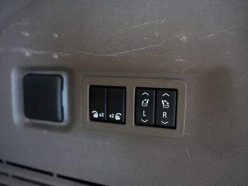 Used 2023 GMC Yukon XL Denali image 11