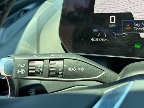 Used 2026 Chevrolet Equinox EV LT w/ Comfort Package AWD/4WD image 17