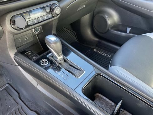 Used 2021 Nissan Kicks SR w/ SR Premium Package image 18