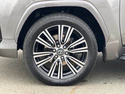 Used 2024 Lexus LX 600 4WD w/ Luxury Package image 25