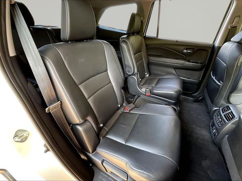 Used 2019 Honda Pilot Touring image 25