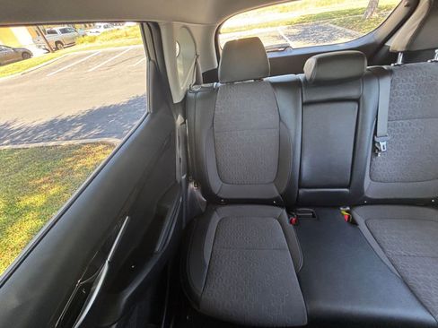 Used 2025 Kia Seltos S image 33