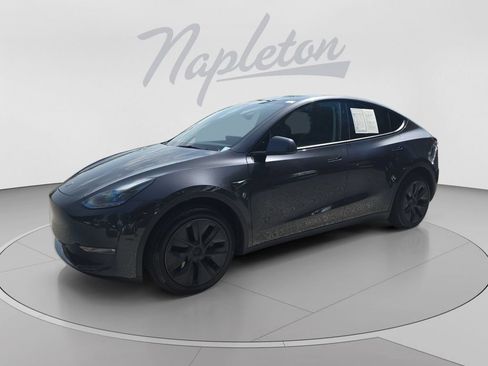 Used 2024 Tesla Model Y Long Range AWD/4WD image 1