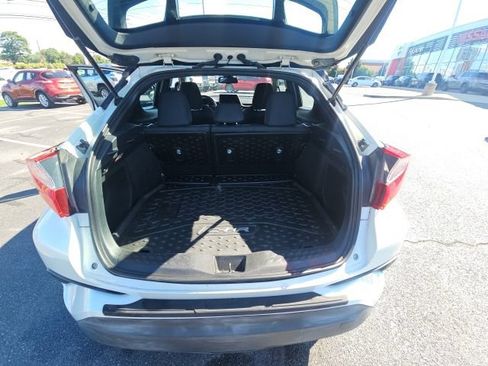 Used 2019 Toyota C-HR XLE FWD image 15