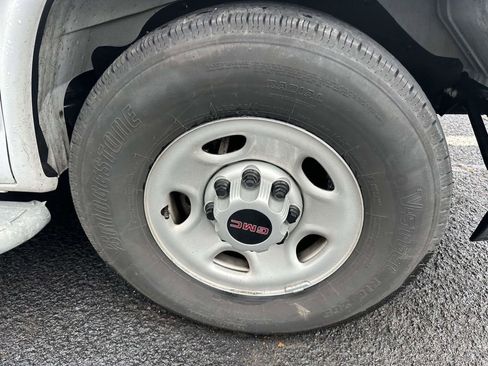 Used 2024 GMC Savana 2500 Work Van w/ Driver Convenience Package image 8