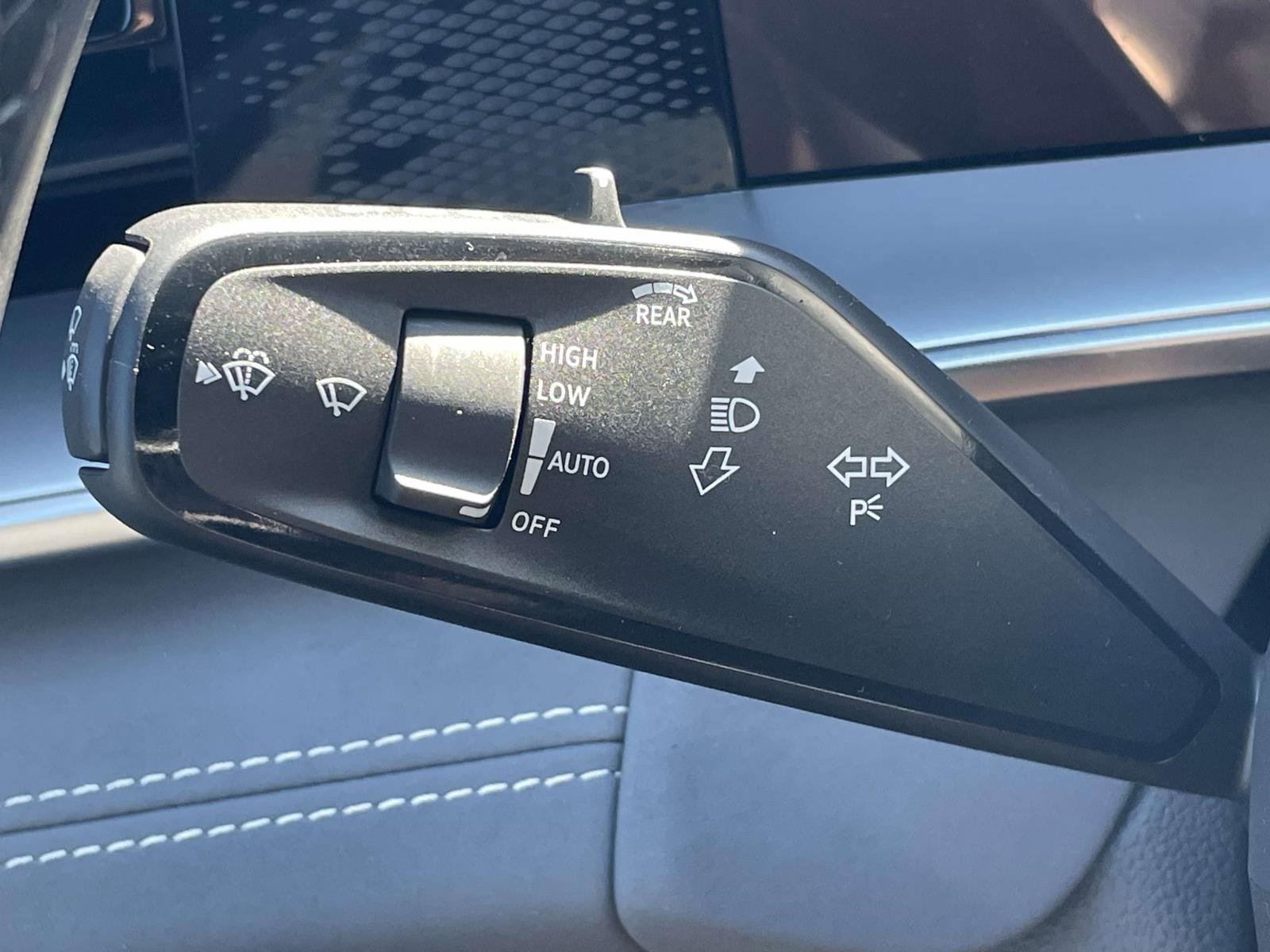 New 2026 Volkswagen Tiguan SE R-Line FWD image 25
