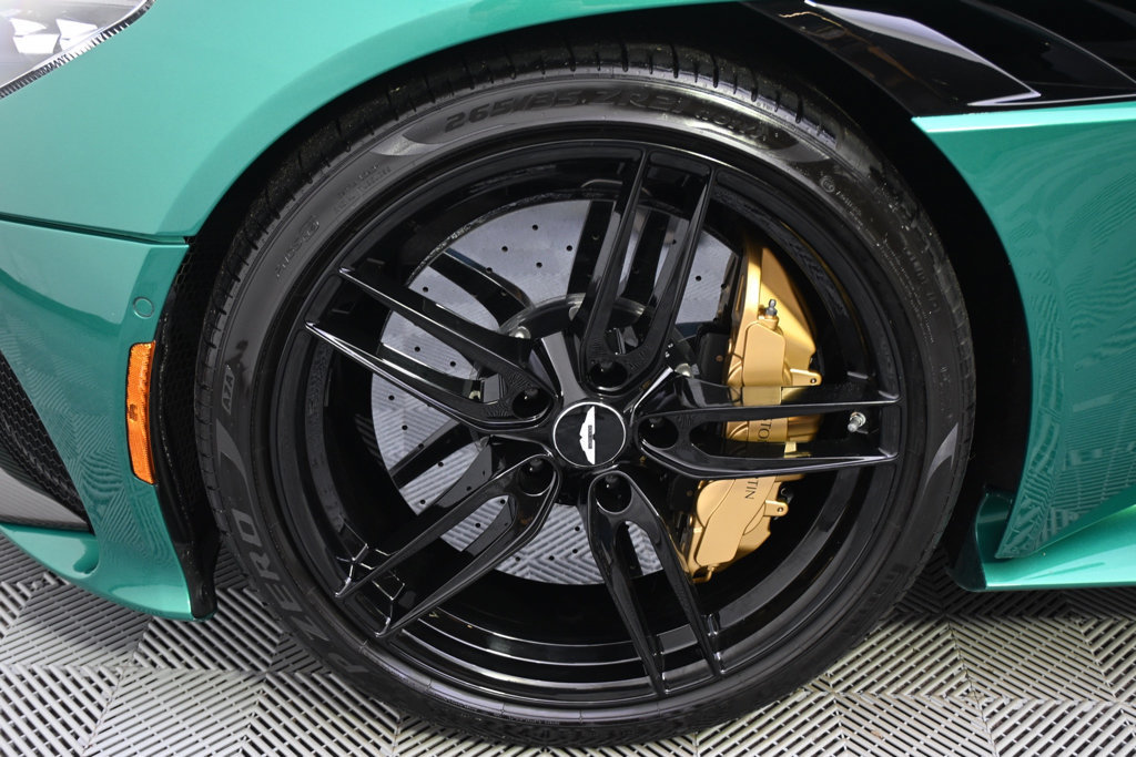 Used 2023 Aston Martin DBS Coupe RWD image 22
