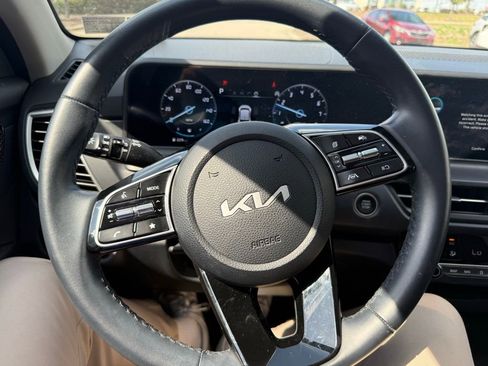 Certified 2024 Kia Seltos EX image 30