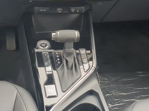 New 2025 Kia Niro EX image 17