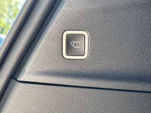 New 2026 Chrysler Pacifica Pinnacle image 9