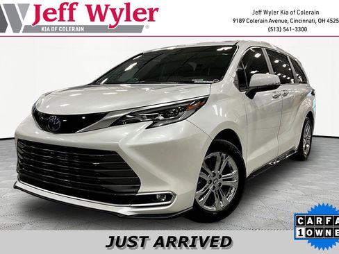 Used 2023 Toyota Sienna Platinum AWD/4WD image 1